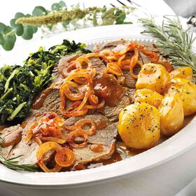 Borrego Assado Fatiado com Batata Assada e Grelos Salteados product image