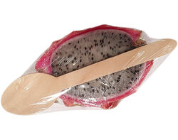 Imagem do produto pitaya vermelha cortada em metades kg